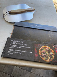 Plaque de fonte et spatule pour la pizza