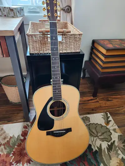 Yamaha Left-handed electric / acoustic Guitar, View more