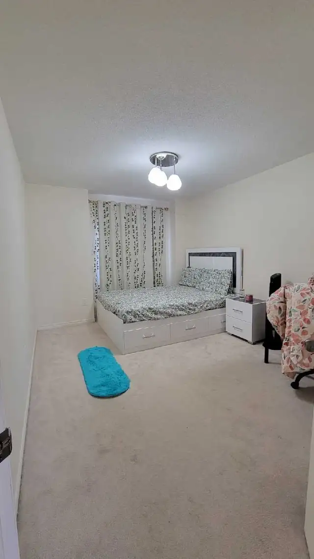Room for rent in Room Rentals & Roommates in Oshawa / Durham Region - Image 3