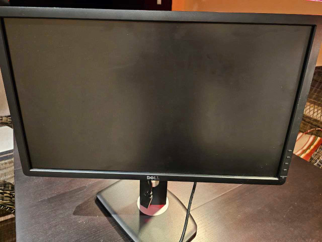 24 inch Dell monitor in very good condition  in Desktop Computers in Markham / York Region