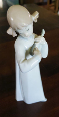 Vintage Lladro "Girl with Guitar" #4871 "Retired"