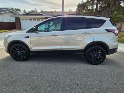 2018 Ford Escape Power windows Power locks Heated seats Backup camera Bluetooth CD player AWD Tires...