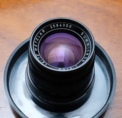 Selling Leica 3rd version Summicron 50mm f2 with box. Optics: 10/10, body would also be mint, but it...
