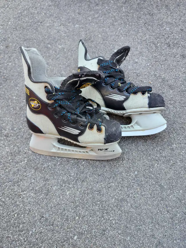 Kids skates, size 3 in Skates & Blades in Ottawa - Image 2
