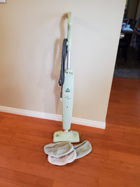 Bissell Steam Mop and 3 washable mop pads