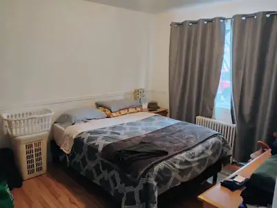 Allo, Mon 51/2 avec 2 chambres fermées (possibilité de 3) se libère pour le 1er juillet. Le chauffag...