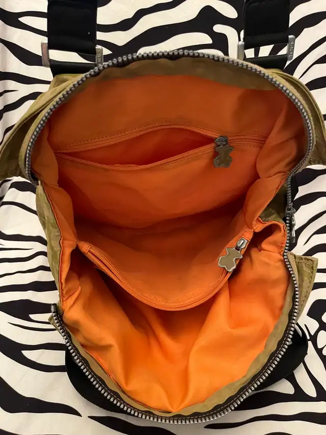 TOUS camouflage nylon tote bag in Women's - Bags & Wallets in City of Toronto - Image 9