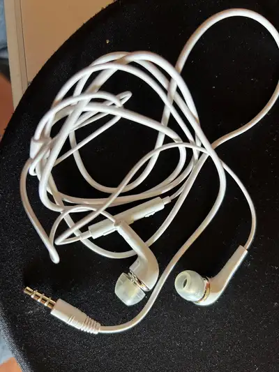 UNUSED wired ear plugs, View more