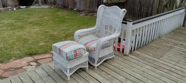 Wicker garden chair and footstool with cushions in Patio & Garden Furniture in City of Toronto - Image 3