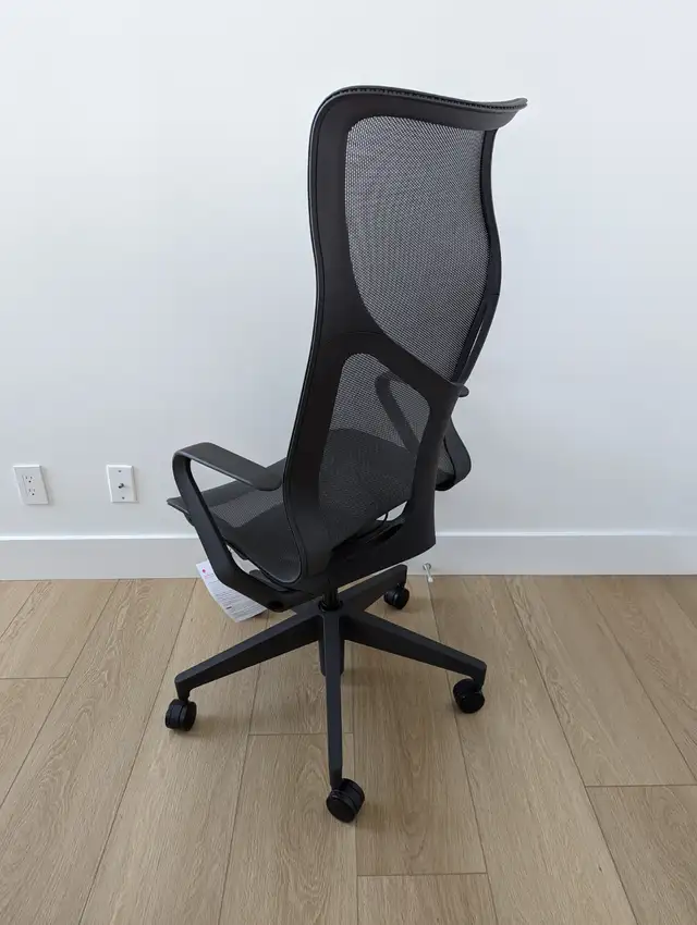 Herman Miller Cosm Mesh Office Chair - Graphite, High-Back in Chairs & Recliners in City of Toronto - Image 4