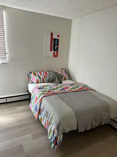 Private Room in Calgary Downtown