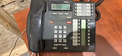 je cherche vieux téléphone  a donner photo a titre d exemple, View more