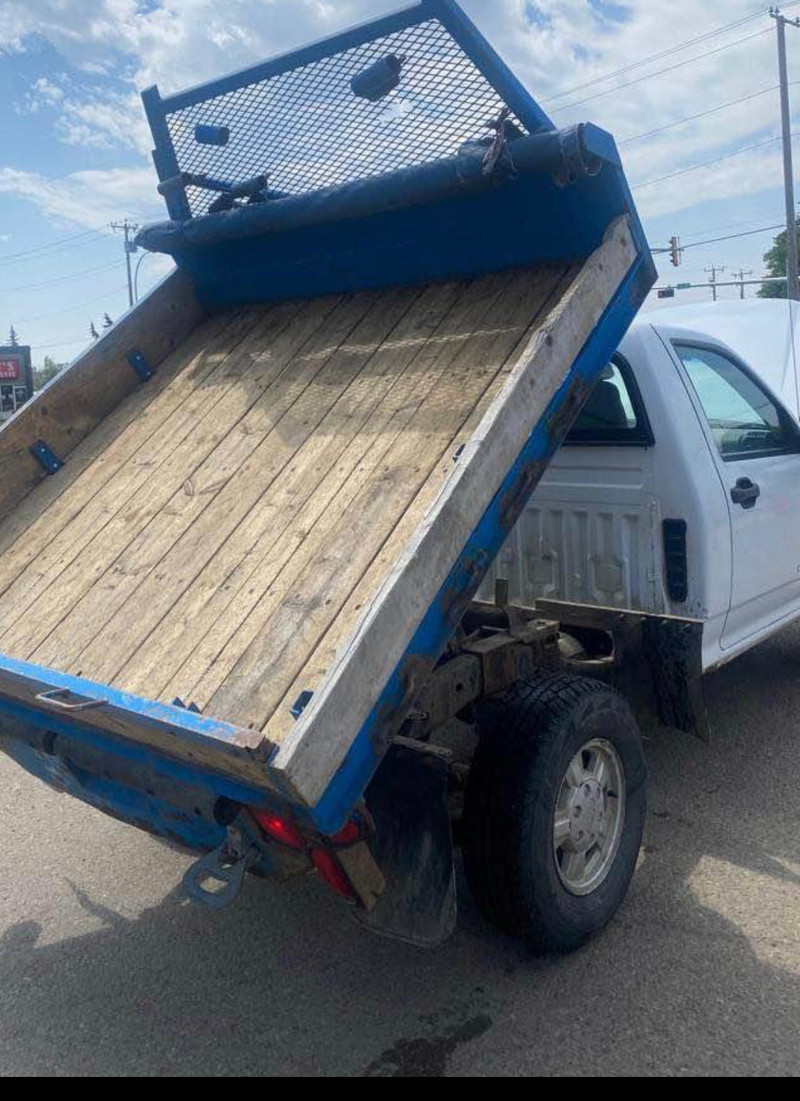 Chevrolet Colorado 4x4 s/a dump truck box tilt lift LOW Kms Cars