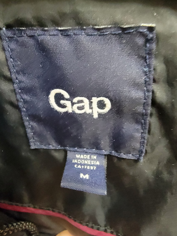 Gap puffer coat for women in Women's - Tops & Outerwear in Oshawa / Durham Region - Image 2