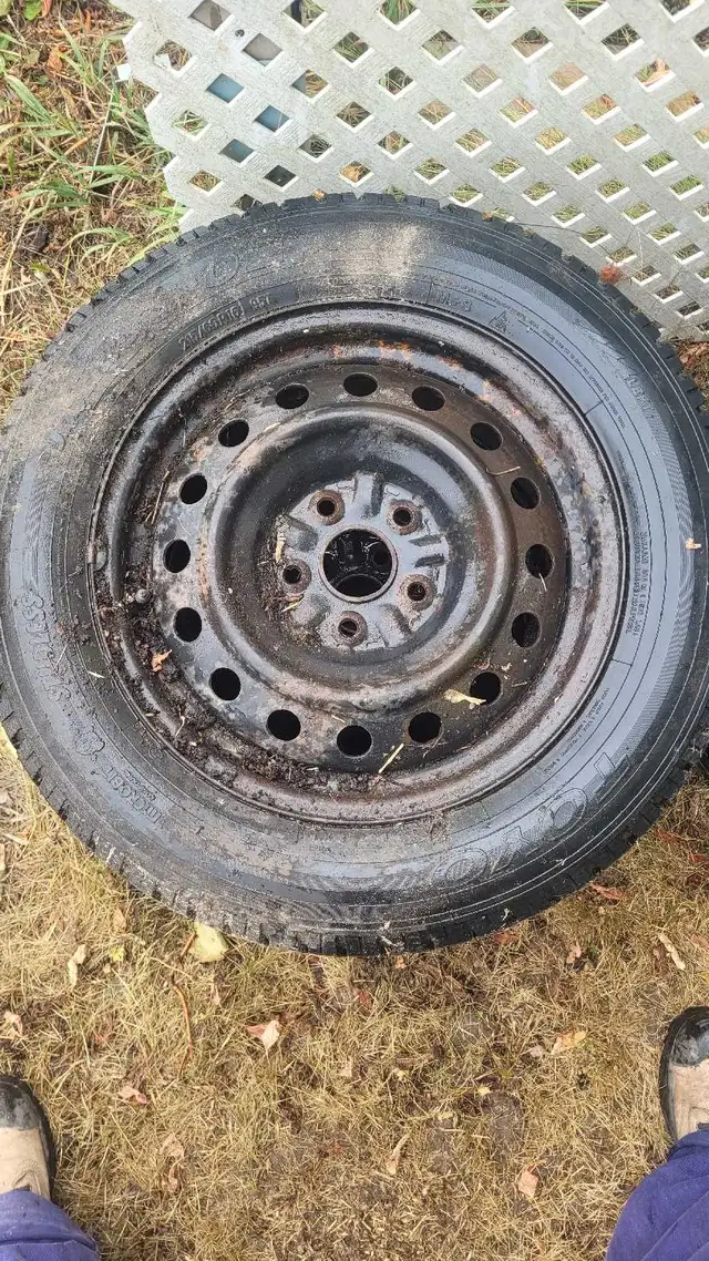 16" and 17" used  snow tires for sale in Tires & Rims in Kawartha Lakes - Image 8