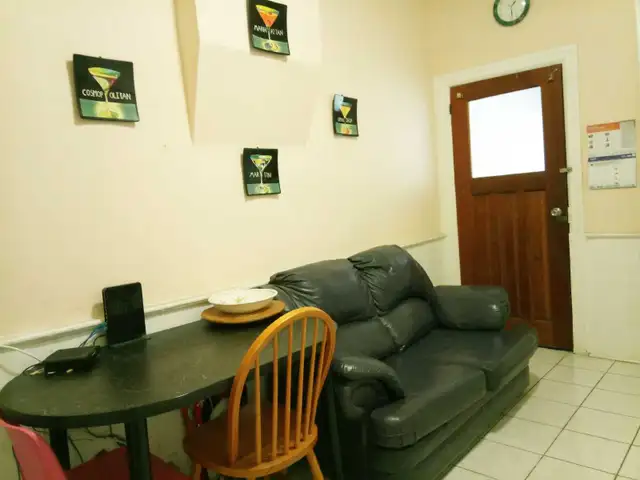 Downtown 1st floor quiet bright share w/only 1 steps to TTC mall in Room Rentals & Roommates in City of Toronto - Image 9