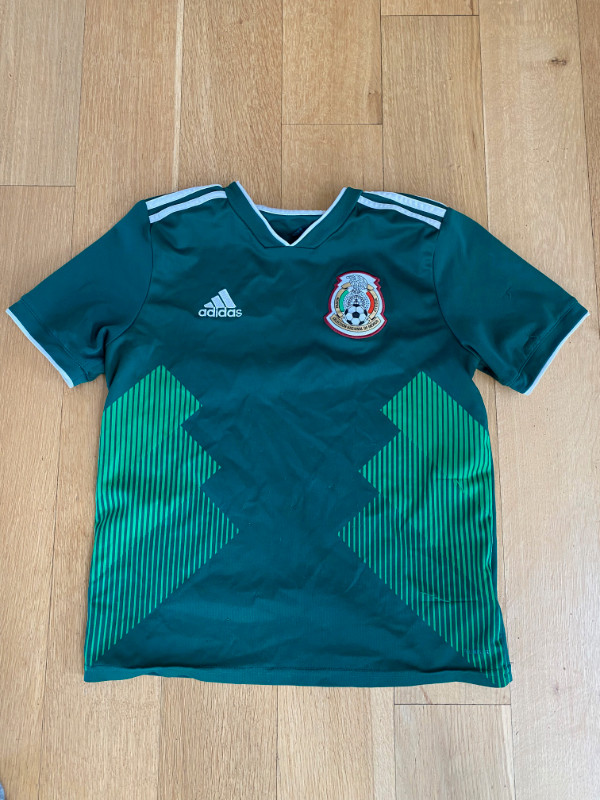 Mexico soccer jersey - size 13-14 Y in Kids & Youth in Calgary