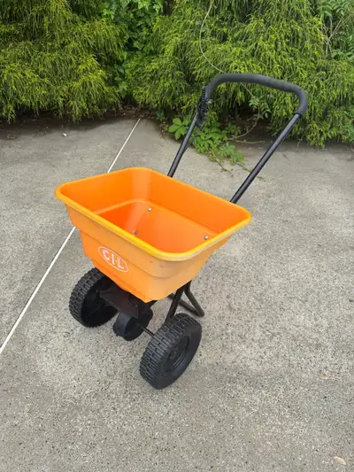 Seed Spreader Épandeur, View more