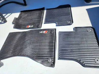 4 Tapis audi s7 utilisé 3 mois Faite une offre.....