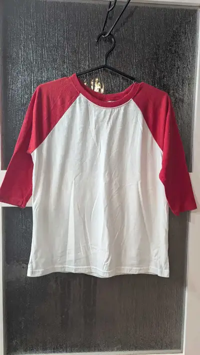 4$ chandail manche ¾ XL ados fille excellent état Candiac J5R4R5, View more