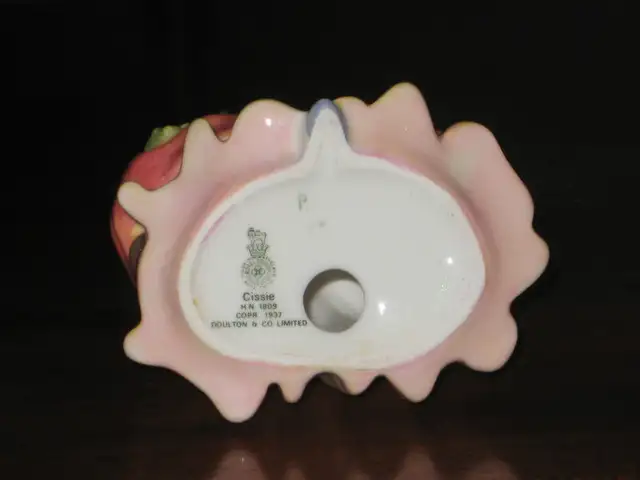 Royal Doulton Figurine, Cissie HN1809 (LOCATION PORT DOVER)63234989650691121