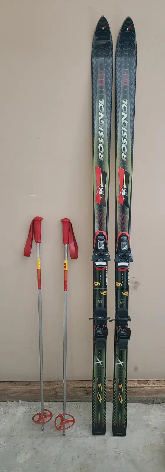 Rossignol 4S (193cm) Skis with Poles in Ski in Strathcona County - Image 2