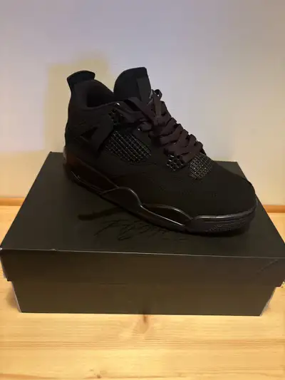 Air Jordan 4 Retro, View more