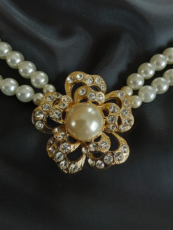 Collier de perle avec boucle d'oreilles dans Bijoux et montres  à Ouest de l’Île - Image 2