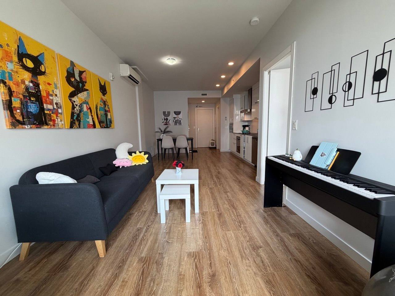 1BR Lease Transfer Near Berri-UQAM$1,591 — photo 3