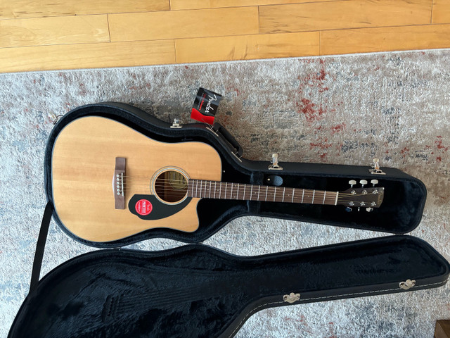 electric acoustic guitar (fender) in Guitars in Moncton