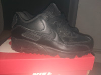 Like New Black 5Y Nike Air Max Sneakers 