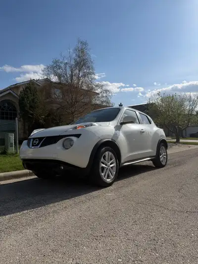 Selling this super clean fully loaded 2013 Nissan Juke SL AWD 1.6L 4 cylinder Turbo engine that runs...
