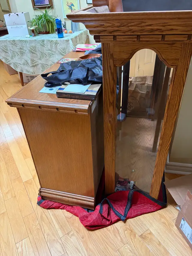 Buffett Hutch Solid Oak Display Cabinet in Hutches & Display Cabinets in Markham / York Region - Image 3