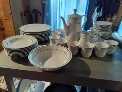 Service de vaisselle pour 8 convives complet, View more