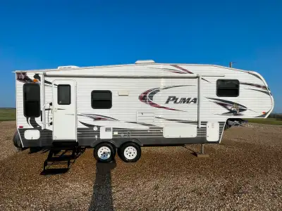 2014 Palomino Puma 25.3 FBS Fifth Wheel *Half Ton Towable* Only Selling As We Are Upgrading To A Uni...