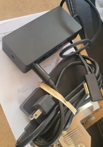 photo 1-3 : * Station d’accueil Microsoft (modele 1661) pour : / * Microsoft Docking station (model...