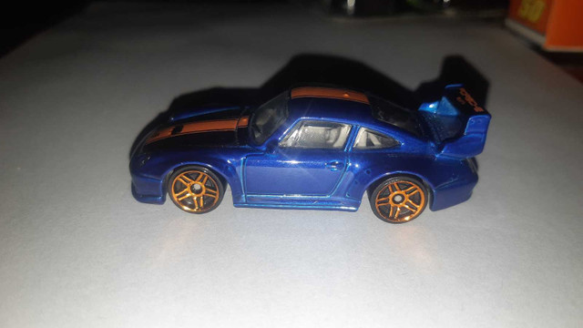 Porsche 993 GT2 loose Hot Wheels Showroom 2016 in Toys & Games in Guelph - Image 2