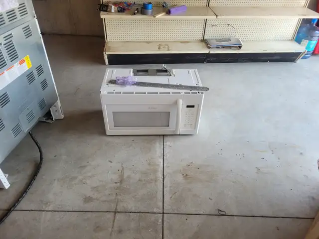Oven and microwave. in Microwaves & Cookers in Peterborough - Image 2