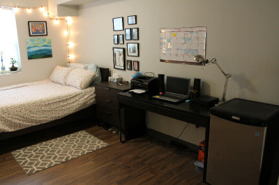 Bedroom for Rent w/en-suite bathroom. All Welcomed. (Thorold)