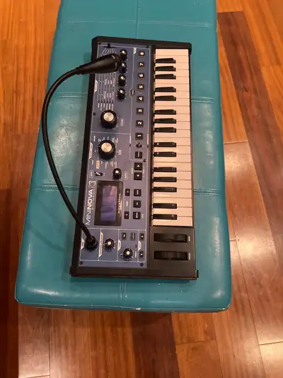 Je vends un synthétiseur Novation Mininova, réputé pour sa puissance sonore dans un format compact....
