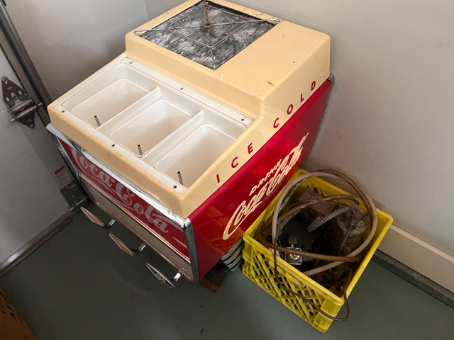 1960's Coke Dole Dispenser Pop Fountain in Arts & Collectibles in Vernon - Image 3