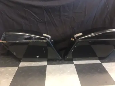 Shovelhead Fiberglass saddlebags, comes with key, needs bottom clips replaced. usable condition , no...