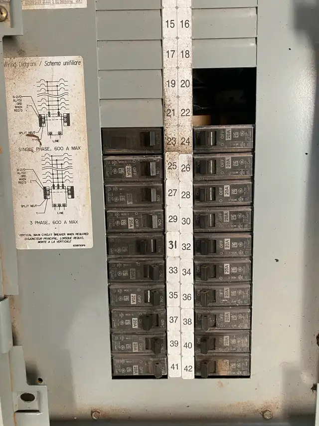 GE Series a panel board  in Electrical in Summerside - Image 3