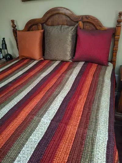 Queen Quilt & Coordinated Cushions, View more