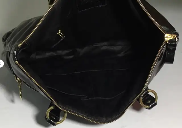 COACH BAG - POPPY LEATHER	F 20004 in Women's - Bags & Wallets in Markham / York Region - Image 4