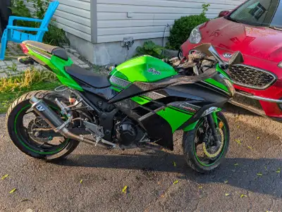 2013 ninja 300 Great starter bike. Runs and drives perfectly. I upgraded to a bigger bike, I don't n...