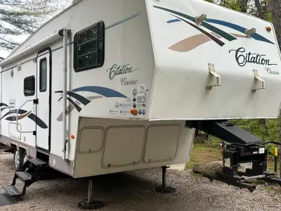2002 Citation 23ft 5th wheel. Halfton towable. Only 5730lbs dry weight. Sold my new 5th wheel 4 year...