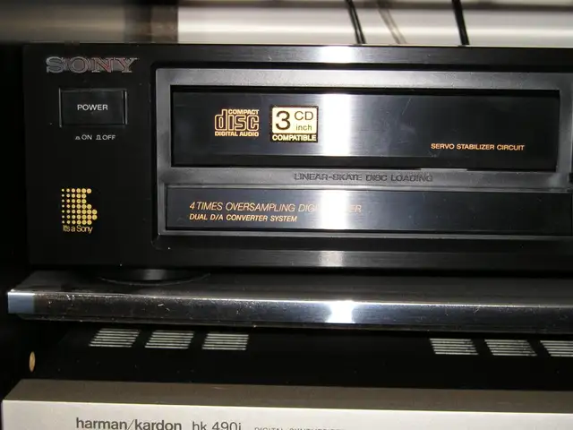 Harman Kardon Stereo Set with Dual Turntable and JBL Speakers in Stereo Systems & Home Theatre in City of Toronto - Image 8