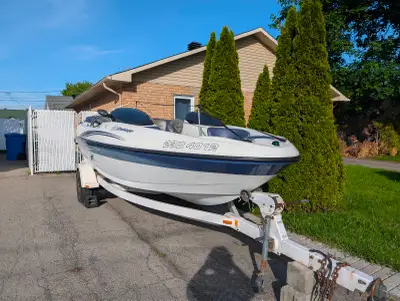 Seadoo Challenger 2000 année 2001 à vendre tel quel. Bateau en cale sèche depuis 2020. Moteur remanu...