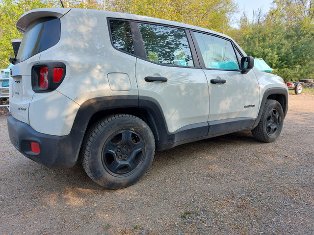 2015 jeep 1.4 lit turbo / 2WD, SUV, 6 speed manual, reduced in Cars & Trucks in Muskoka - Image 4